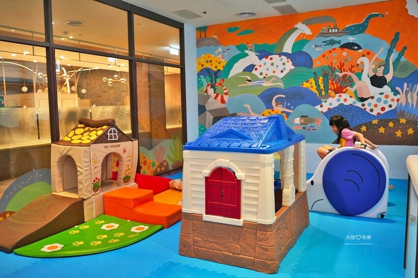 高雄市新興區高雄-福華大飯店➤高CP值✔有泳池、小遊戲室✔高樓層景觀餐廰