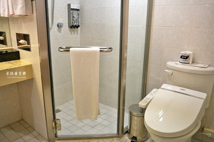 高雄市新興區高雄-福華大飯店➤高CP值✔有泳池、小遊戲室✔高樓層景觀餐廰