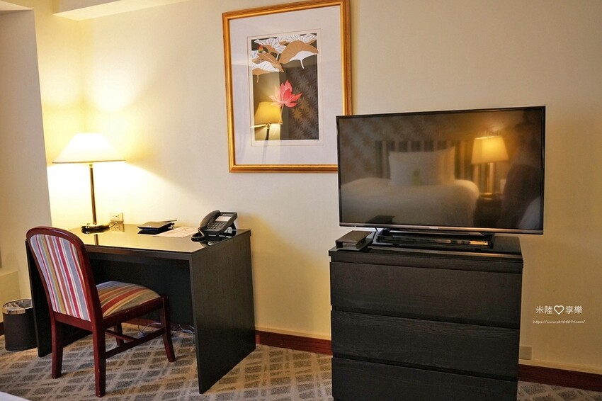 高雄市新興區高雄-福華大飯店➤高CP值✔有泳池、小遊戲室✔高樓層景觀餐廰