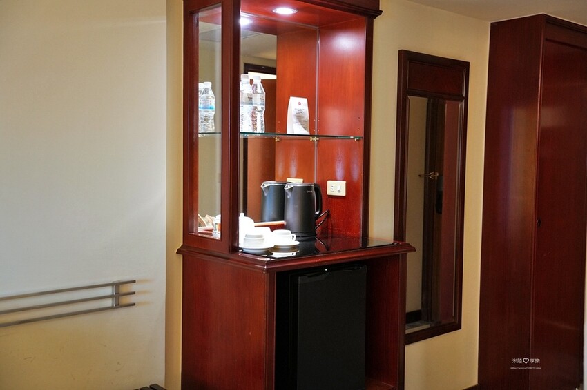 高雄市新興區高雄-福華大飯店➤高CP值✔有泳池、小遊戲室✔高樓層景觀餐廰