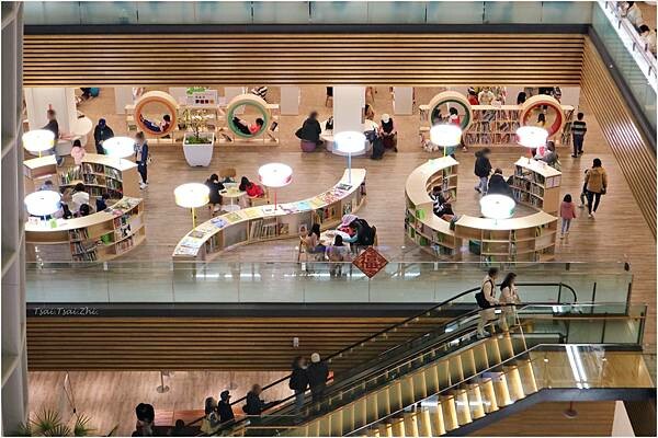 [桃園景點]桃園市立圖書館總館|假日親子共讀好去處，分齡分眾