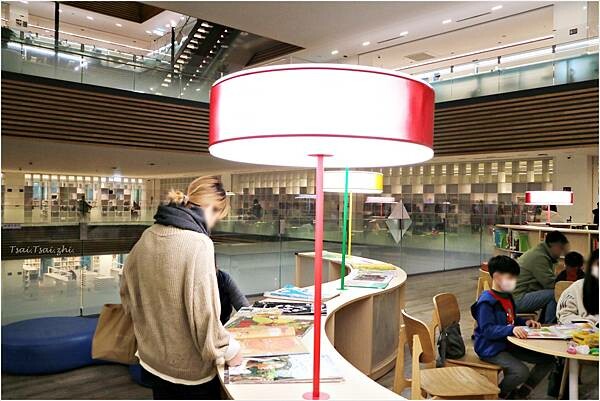 [桃園景點]桃園市立圖書館總館|假日親子共讀好去處，分齡分眾