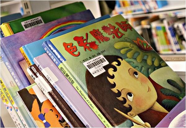 [桃園]桃園市立圖書館總館|假日親子共讀好去處，分齡分眾閱覽