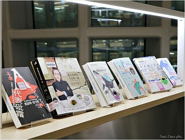 [桃園景點]桃園市立圖書館總館|假日親子共讀好去處，分齡分眾