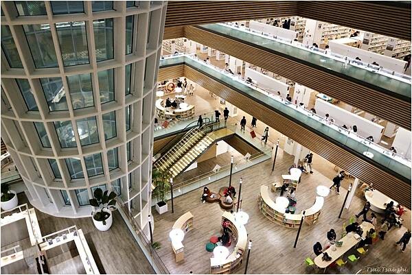 [桃園景點]桃園市立圖書館總館|假日親子共讀好去處，分齡分眾