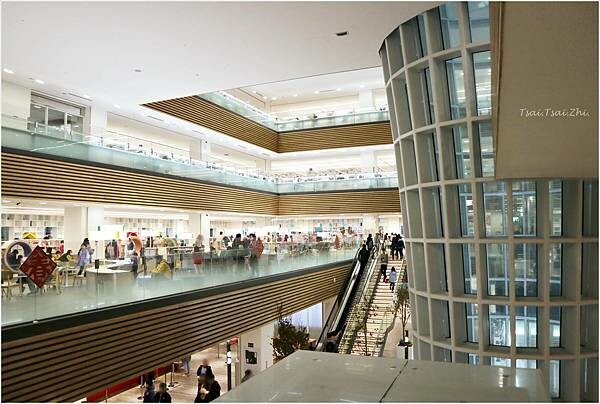 [桃園景點]桃園市立圖書館總館|假日親子共讀好去處，分齡分眾