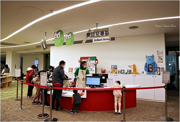[桃園景點]桃園市立圖書館總館|假日親子共讀好去處，分齡分眾