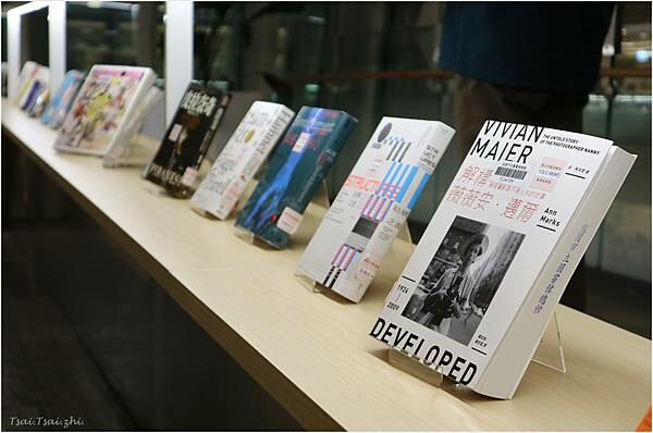 [桃園景點]桃園市立圖書館總館|假日親子共讀好去處，分齡分眾