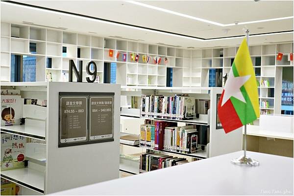 [桃園景點]桃園市立圖書館總館|假日親子共讀好去處，分齡分眾