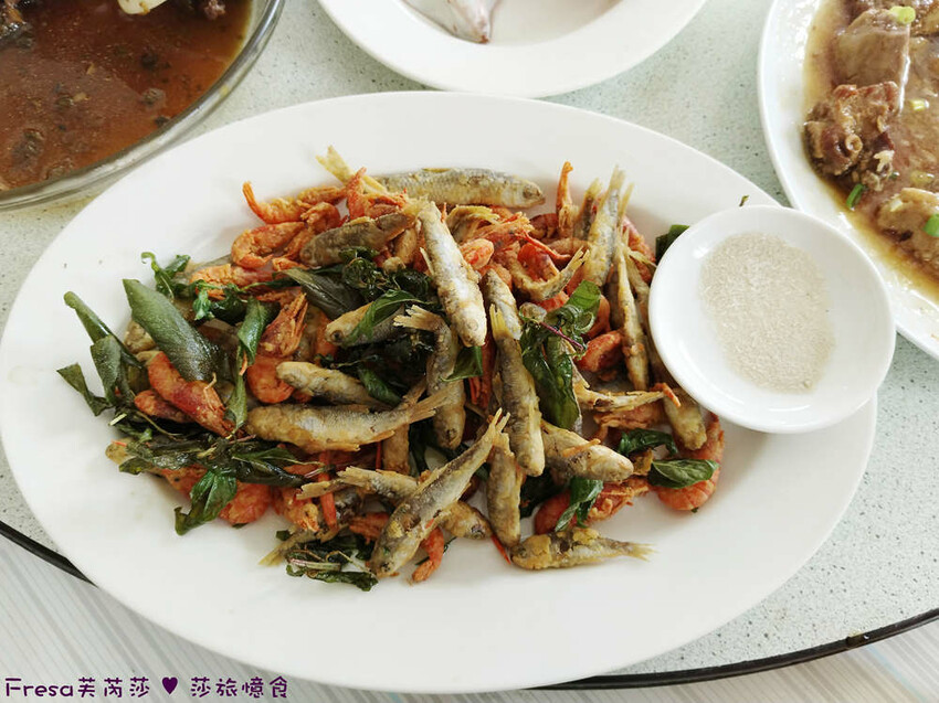 高雄市六龜區高雄旅遊│客庄山城趣│騎乘電輔車逛新威森林公園.六龜傳統辦桌菜+老街巡禮+檨仔腳DIY窯烤麵包.入住寶來