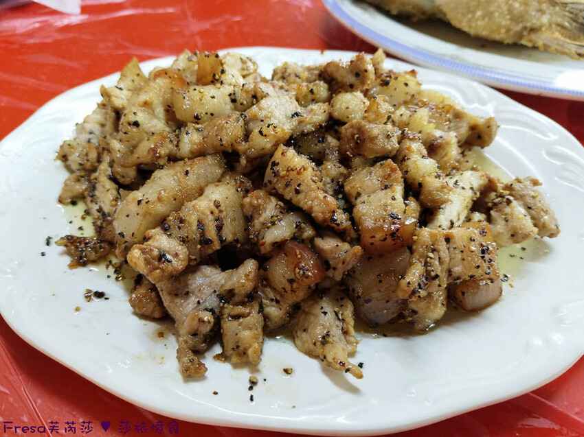 高雄市六龜區高雄旅遊│客庄山城趣│騎乘電輔車逛新威森林公園.六龜傳統辦桌菜+老街巡禮+檨仔腳DIY窯烤麵包.入住寶來