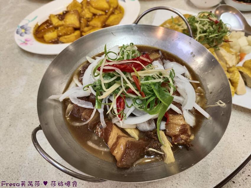 高雄市六龜區高雄旅遊│客庄山城趣│騎乘電輔車逛新威森林公園.六龜傳統辦桌菜+老街巡禮+檨仔腳DIY窯烤麵包.入住寶來