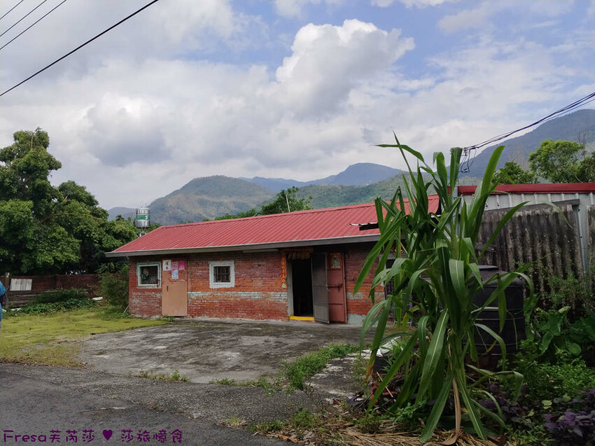 高雄市六龜區高雄旅遊│客庄山城趣│騎乘電輔車逛新威森林公園.六龜傳統辦桌菜+老街巡禮+檨仔腳DIY窯烤麵包.入住寶來