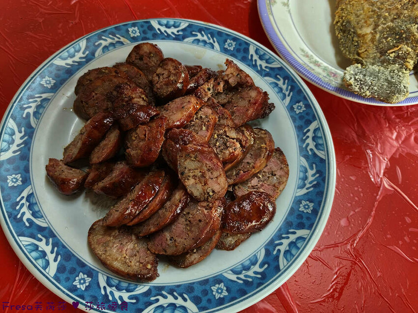 高雄市六龜區高雄旅遊│客庄山城趣│騎乘電輔車逛新威森林公園.六龜傳統辦桌菜+老街巡禮+檨仔腳DIY窯烤麵包.入住寶來