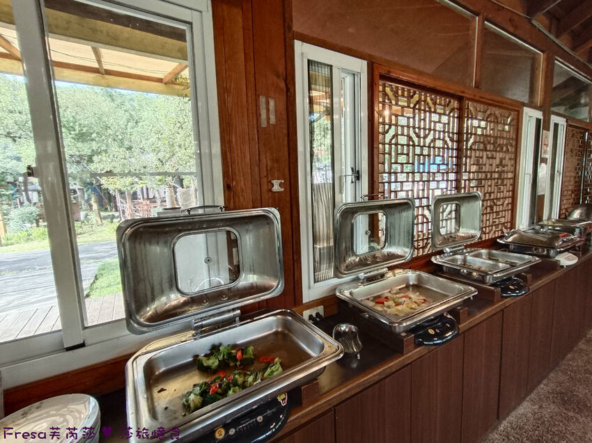 高雄市六龜區高雄旅遊│客庄山城趣│騎乘電輔車逛新威森林公園.六龜傳統辦桌菜+老街巡禮+檨仔腳DIY窯烤麵包.入住寶來