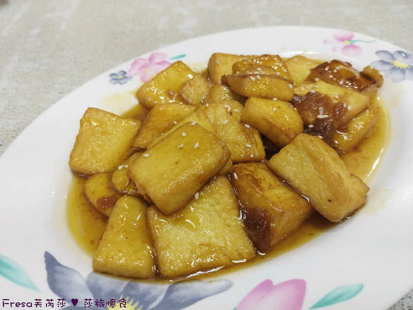 高雄市六龜區高雄旅遊│客庄山城趣│騎乘電輔車逛新威森林公園.六龜傳統辦桌菜+老街巡禮+檨仔腳DIY窯烤麵包.入住寶來