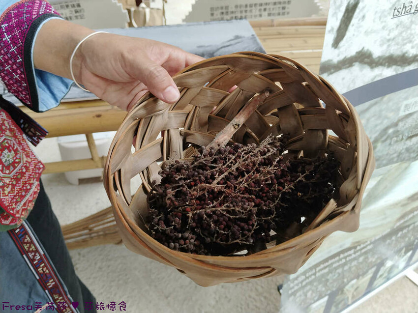 高雄市六龜區高雄旅遊│客庄山城趣│騎乘電輔車逛新威森林公園.六龜傳統辦桌菜+老街巡禮+檨仔腳DIY窯烤麵包.入住寶來