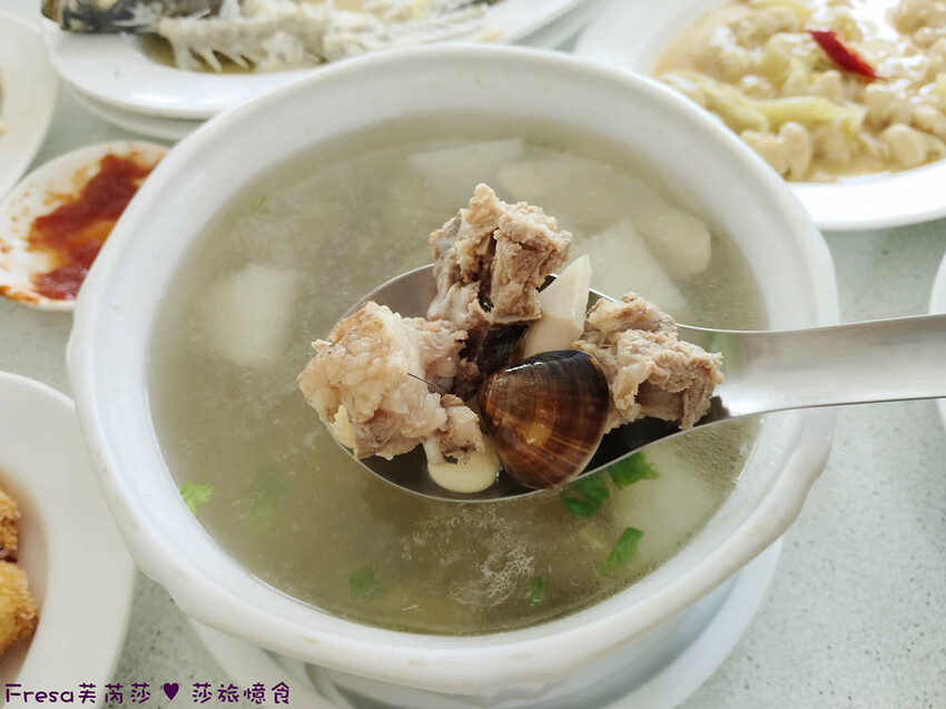 高雄市六龜區高雄旅遊│客庄山城趣│騎乘電輔車逛新威森林公園.六龜傳統辦桌菜+老街巡禮+檨仔腳DIY窯烤麵包.入住寶來