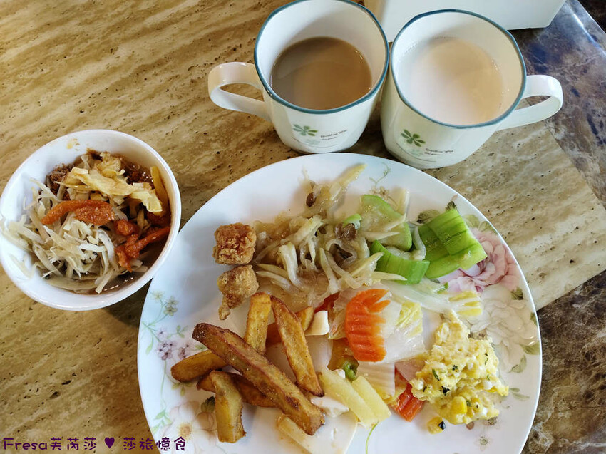 高雄市六龜區高雄旅遊│客庄山城趣│騎乘電輔車逛新威森林公園.六龜傳統辦桌菜+老街巡禮+檨仔腳DIY窯烤麵包.入住寶來