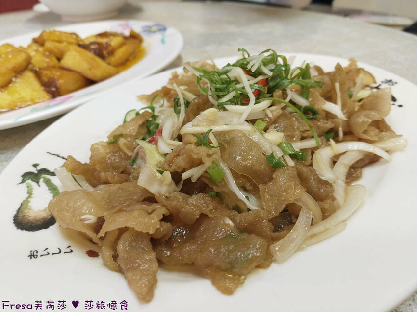 高雄市六龜區高雄旅遊│客庄山城趣│騎乘電輔車逛新威森林公園.六龜傳統辦桌菜+老街巡禮+檨仔腳DIY窯烤麵包.入住寶來