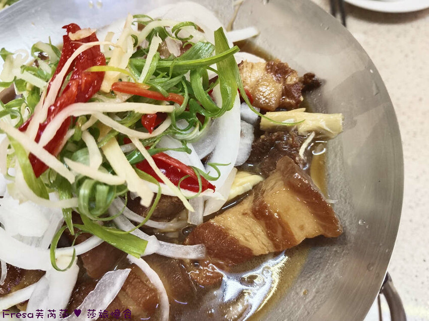 高雄市六龜區高雄旅遊│客庄山城趣│騎乘電輔車逛新威森林公園.六龜傳統辦桌菜+老街巡禮+檨仔腳DIY窯烤麵包.入住寶來