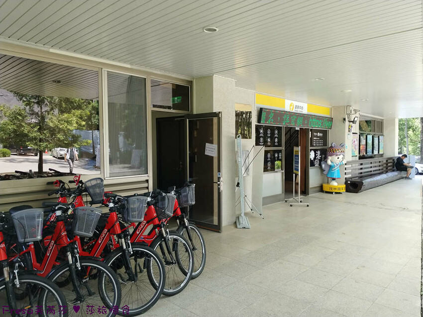 高雄市六龜區高雄旅遊│客庄山城趣│騎乘電輔車逛新威森林公園.六龜傳統辦桌菜+老街巡禮+檨仔腳DIY窯烤麵包.入住寶來