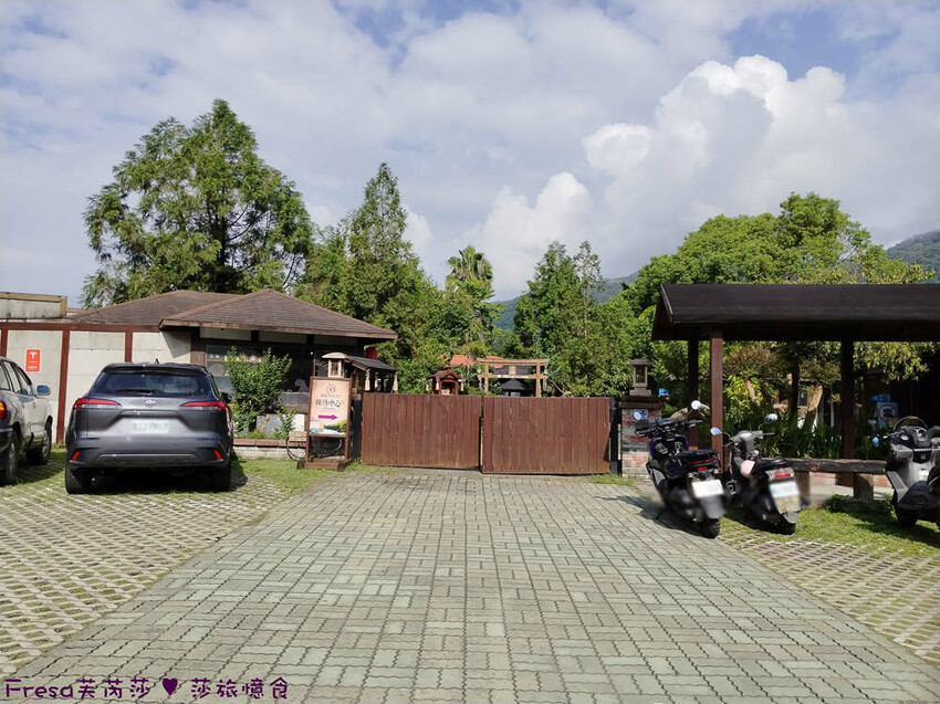 高雄市六龜區高雄旅遊│客庄山城趣│騎乘電輔車逛新威森林公園.六龜傳統辦桌菜+老街巡禮+檨仔腳DIY窯烤麵包.入住寶來