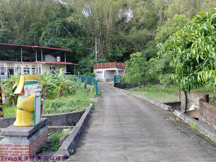 高雄市六龜區高雄旅遊│客庄山城趣│騎乘電輔車逛新威森林公園.六龜傳統辦桌菜+老街巡禮+檨仔腳DIY窯烤麵包.入住寶來