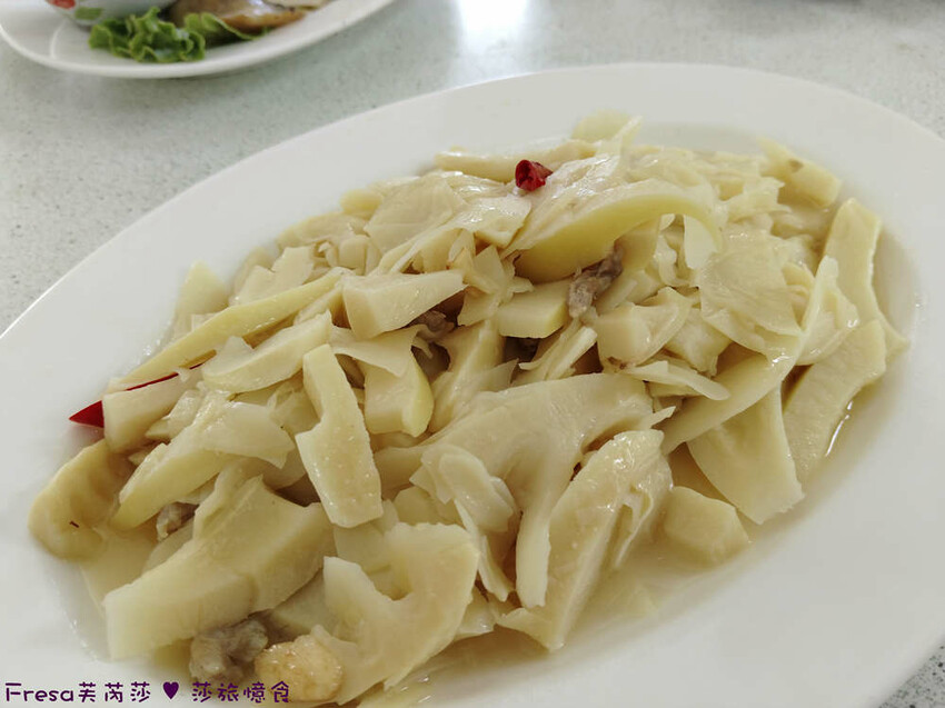 高雄市六龜區高雄旅遊│客庄山城趣│騎乘電輔車逛新威森林公園.六龜傳統辦桌菜+老街巡禮+檨仔腳DIY窯烤麵包.入住寶來