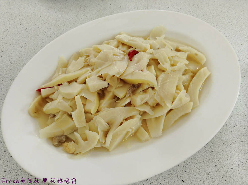 高雄市六龜區高雄旅遊│客庄山城趣│騎乘電輔車逛新威森林公園.六龜傳統辦桌菜+老街巡禮+檨仔腳DIY窯烤麵包.入住寶來