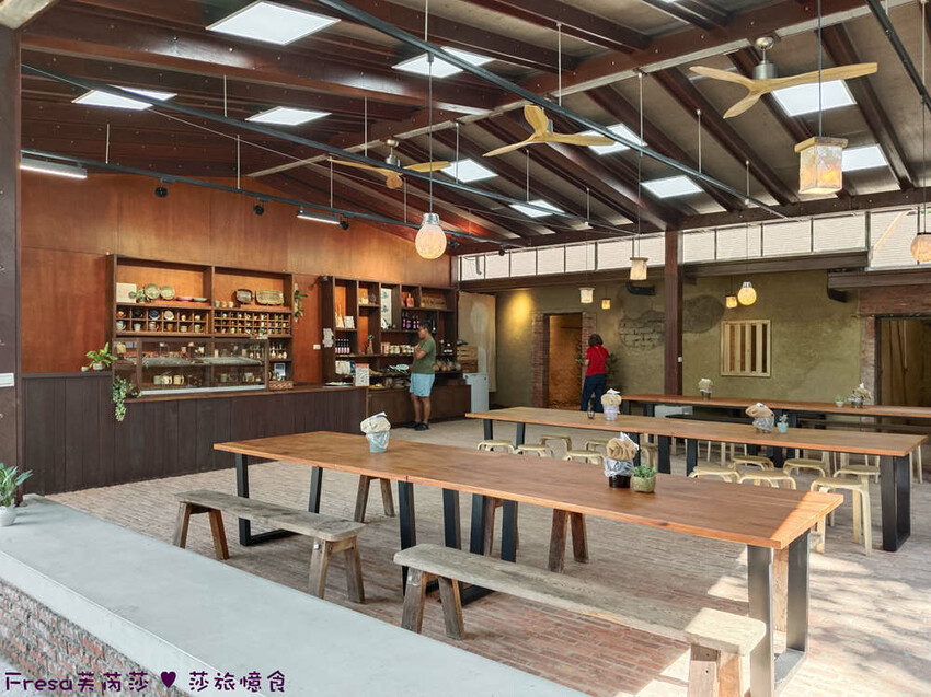 高雄市六龜區高雄旅遊│客庄山城趣│騎乘電輔車逛新威森林公園.六龜傳統辦桌菜+老街巡禮+檨仔腳DIY窯烤麵包.入住寶來