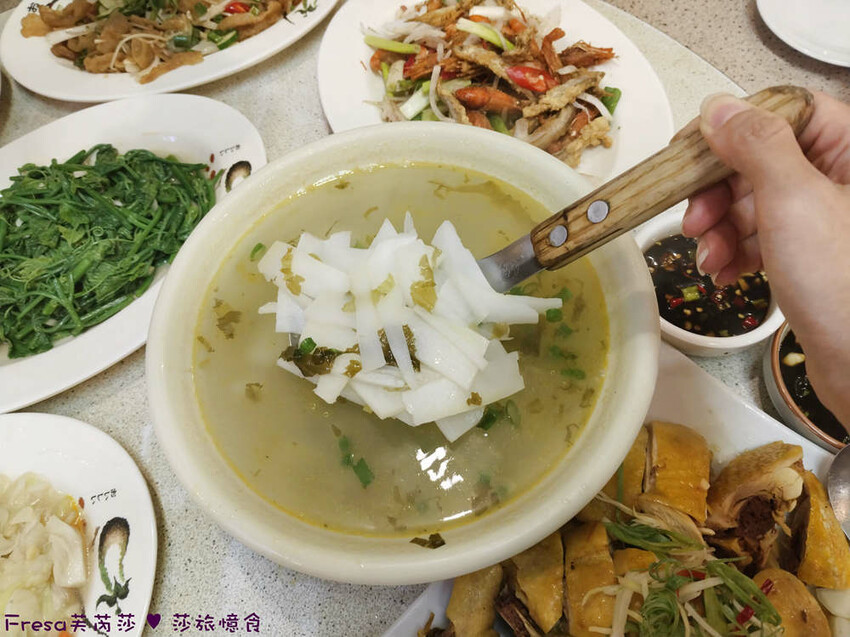 高雄市六龜區高雄旅遊│客庄山城趣│騎乘電輔車逛新威森林公園.六龜傳統辦桌菜+老街巡禮+檨仔腳DIY窯烤麵包.入住寶來