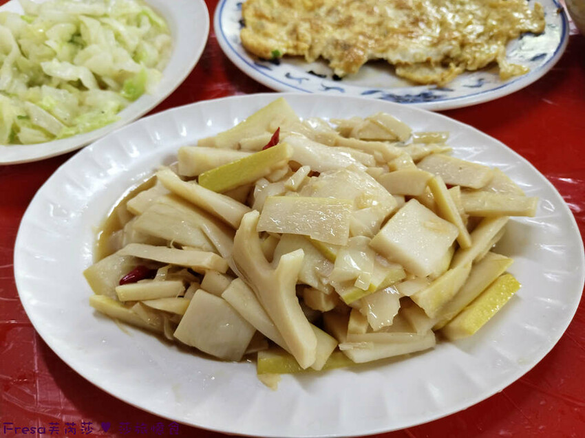 高雄市六龜區高雄旅遊│客庄山城趣│騎乘電輔車逛新威森林公園.六龜傳統辦桌菜+老街巡禮+檨仔腳DIY窯烤麵包.入住寶來