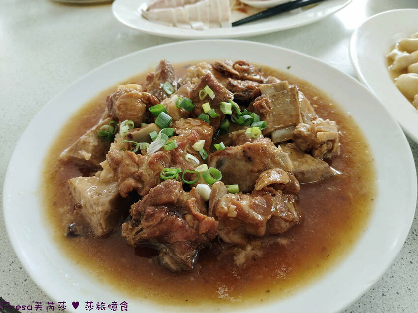 高雄市六龜區高雄旅遊│客庄山城趣│騎乘電輔車逛新威森林公園.六龜傳統辦桌菜+老街巡禮+檨仔腳DIY窯烤麵包.入住寶來