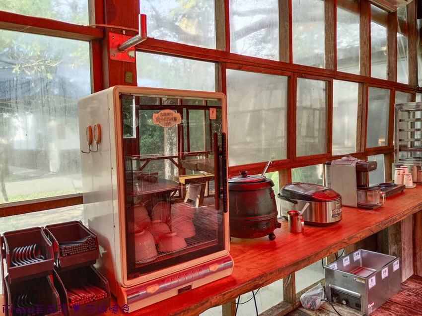 高雄市六龜區高雄旅遊│客庄山城趣│騎乘電輔車逛新威森林公園.六龜傳統辦桌菜+老街巡禮+檨仔腳DIY窯烤麵包.入住寶來