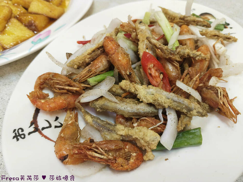 高雄市六龜區高雄旅遊│客庄山城趣│騎乘電輔車逛新威森林公園.六龜傳統辦桌菜+老街巡禮+檨仔腳DIY窯烤麵包.入住寶來