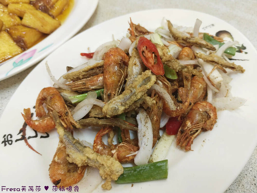 高雄市六龜區高雄旅遊│客庄山城趣│騎乘電輔車逛新威森林公園.六龜傳統辦桌菜+老街巡禮+檨仔腳DIY窯烤麵包.入住寶來