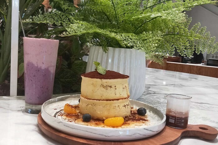 高雄市六龜區高雄旅遊│客庄山城趣│騎乘電輔車逛新威森林公園.六龜傳統辦桌菜+老街巡禮+檨仔腳DIY窯烤麵包.入住寶來