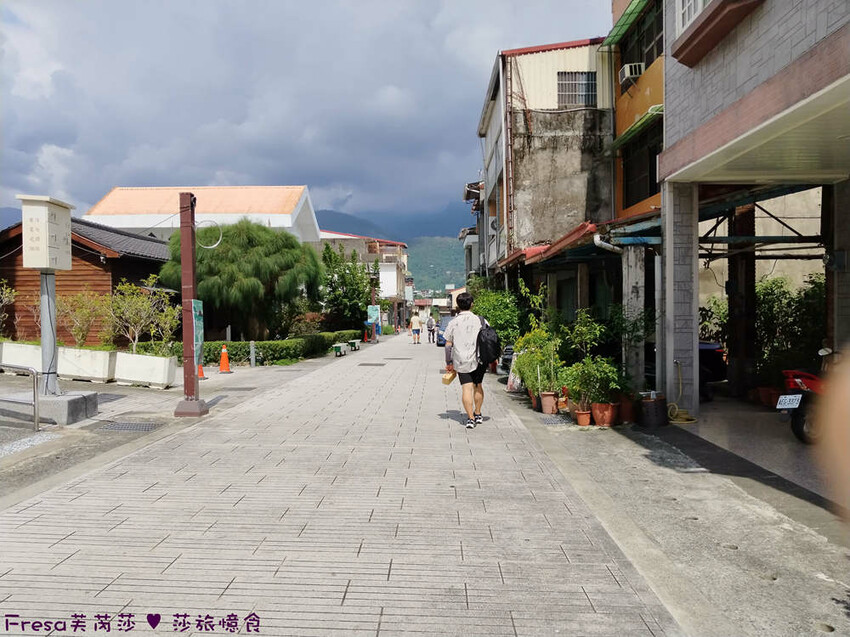 高雄市六龜區高雄旅遊│客庄山城趣│騎乘電輔車逛新威森林公園.六龜傳統辦桌菜+老街巡禮+檨仔腳DIY窯烤麵包.入住寶來