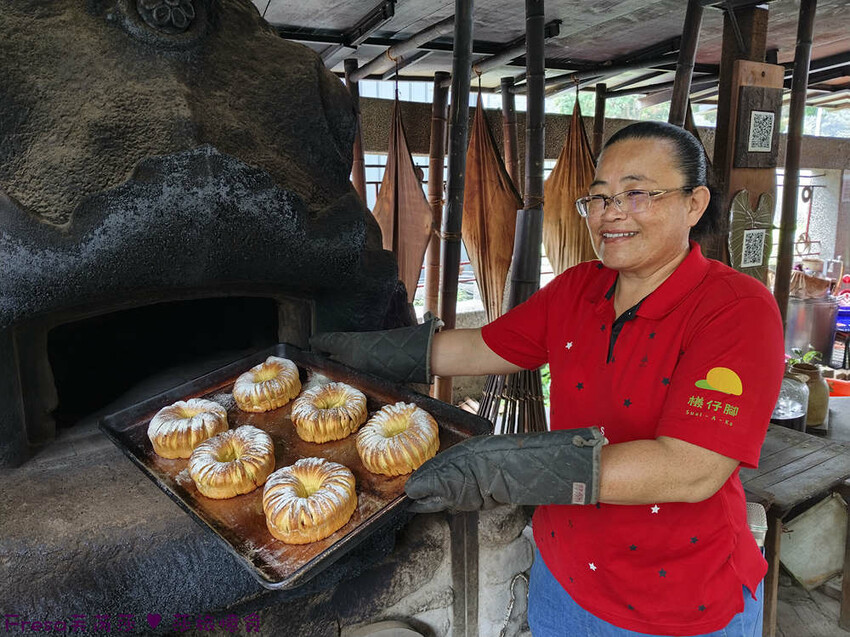 高雄市六龜區高雄旅遊│客庄山城趣│騎乘電輔車逛新威森林公園.六龜傳統辦桌菜+老街巡禮+檨仔腳DIY窯烤麵包.入住寶來