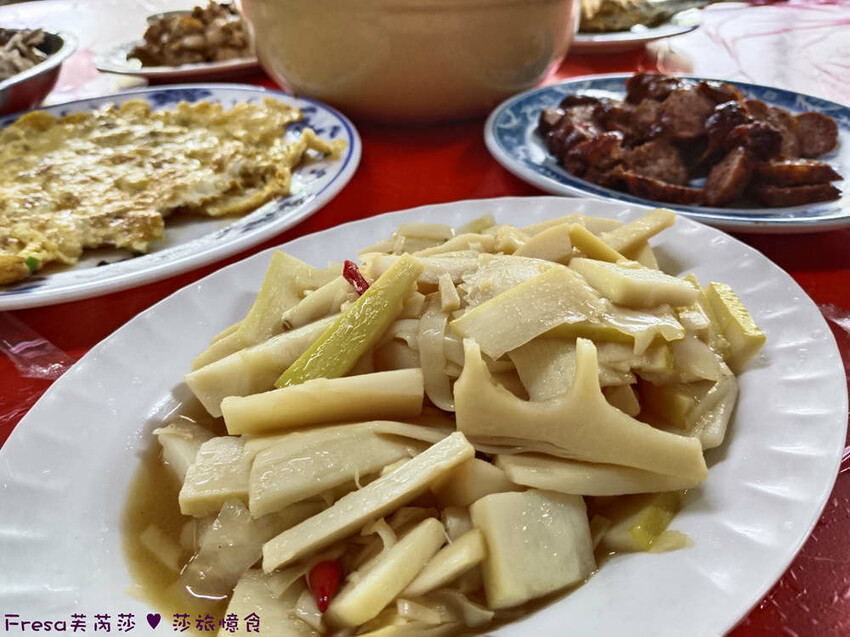 高雄市六龜區高雄旅遊│客庄山城趣│騎乘電輔車逛新威森林公園.六龜傳統辦桌菜+老街巡禮+檨仔腳DIY窯烤麵包.入住寶來