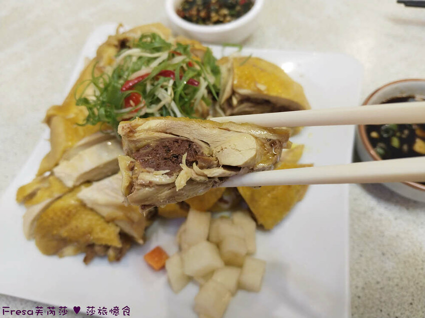 高雄市六龜區高雄旅遊│客庄山城趣│騎乘電輔車逛新威森林公園.六龜傳統辦桌菜+老街巡禮+檨仔腳DIY窯烤麵包.入住寶來