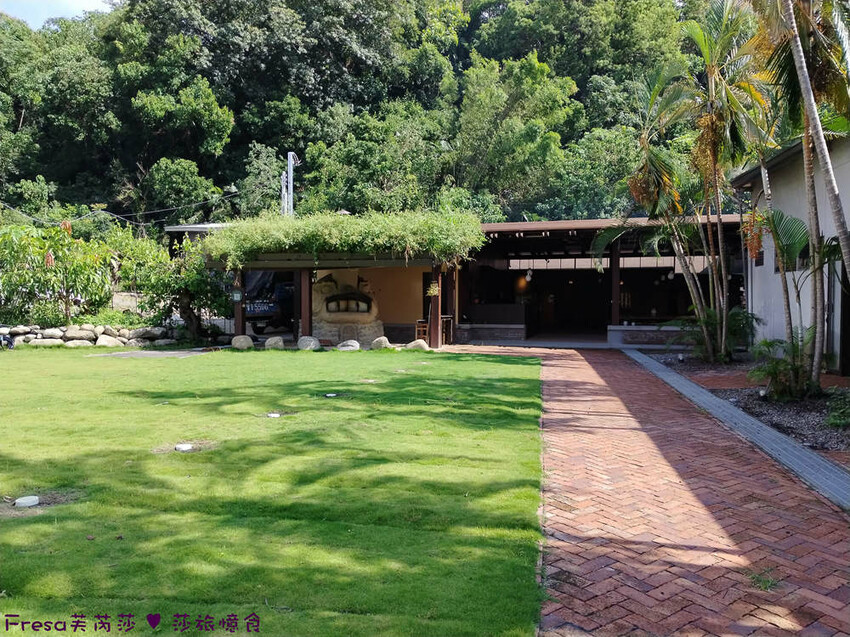 高雄市六龜區高雄旅遊│客庄山城趣│騎乘電輔車逛新威森林公園.六龜傳統辦桌菜+老街巡禮+檨仔腳DIY窯烤麵包.入住寶來