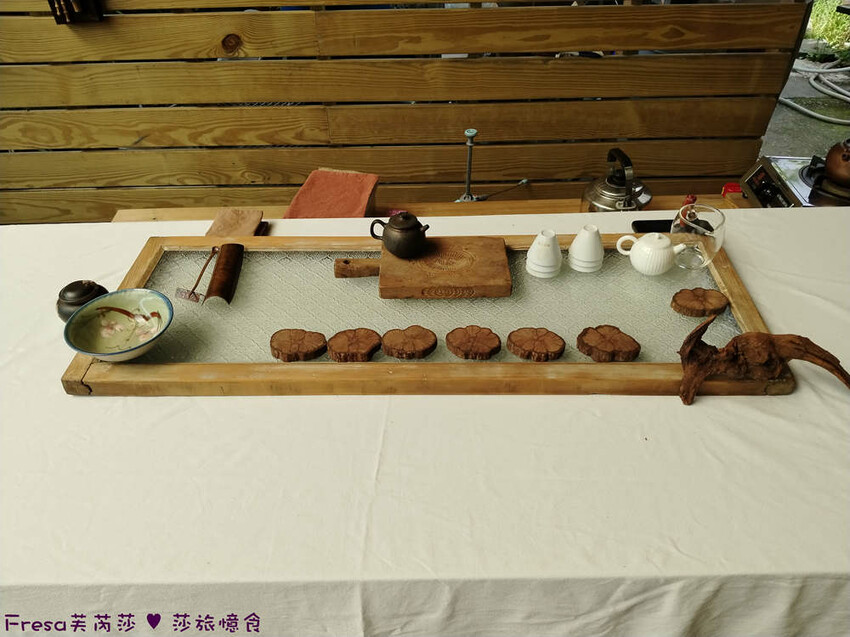 高雄市六龜區高雄旅遊│客庄山城趣│騎乘電輔車逛新威森林公園.六龜傳統辦桌菜+老街巡禮+檨仔腳DIY窯烤麵包.入住寶來