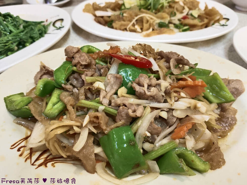 高雄市六龜區高雄旅遊│客庄山城趣│騎乘電輔車逛新威森林公園.六龜傳統辦桌菜+老街巡禮+檨仔腳DIY窯烤麵包.入住寶來