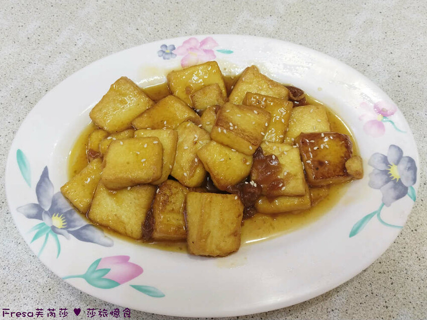 高雄市六龜區高雄旅遊│客庄山城趣│騎乘電輔車逛新威森林公園.六龜傳統辦桌菜+老街巡禮+檨仔腳DIY窯烤麵包.入住寶來