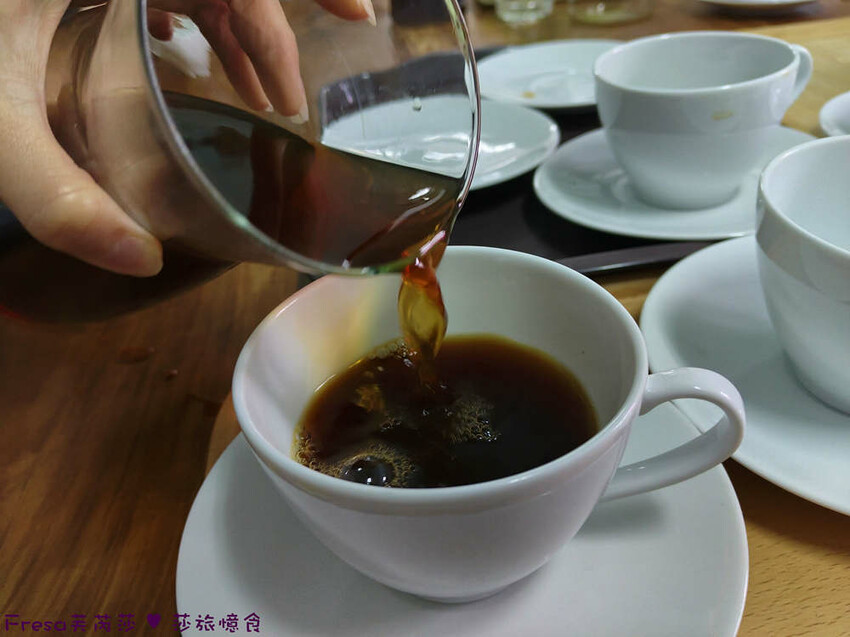 高雄市六龜區高雄旅遊│客庄山城趣│騎乘電輔車逛新威森林公園.六龜傳統辦桌菜+老街巡禮+檨仔腳DIY窯烤麵包.入住寶來