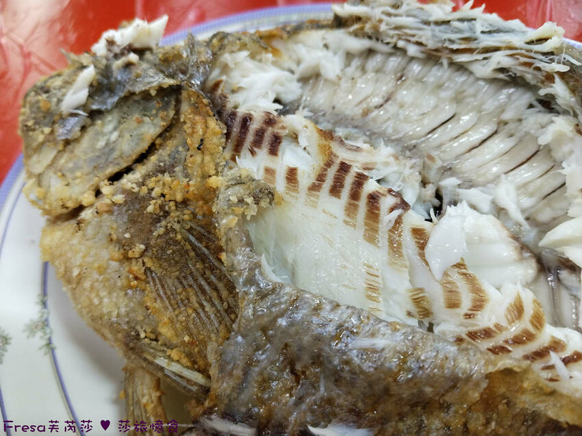 高雄市六龜區高雄旅遊│客庄山城趣│騎乘電輔車逛新威森林公園.六龜傳統辦桌菜+老街巡禮+檨仔腳DIY窯烤麵包.入住寶來