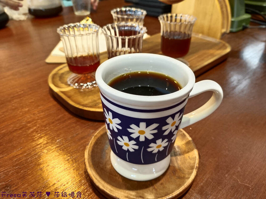 高雄市六龜區高雄旅遊│客庄山城趣│騎乘電輔車逛新威森林公園.六龜傳統辦桌菜+老街巡禮+檨仔腳DIY窯烤麵包.入住寶來