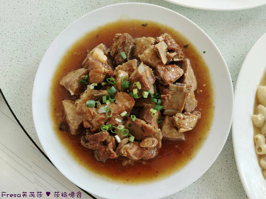 高雄市六龜區高雄旅遊│客庄山城趣│騎乘電輔車逛新威森林公園.六龜傳統辦桌菜+老街巡禮+檨仔腳DIY窯烤麵包.入住寶來